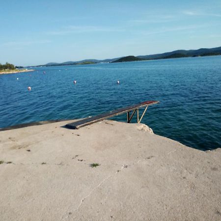 Apartman Prvi Red Do Mora Sveti Filip i Jakov Luaran gambar