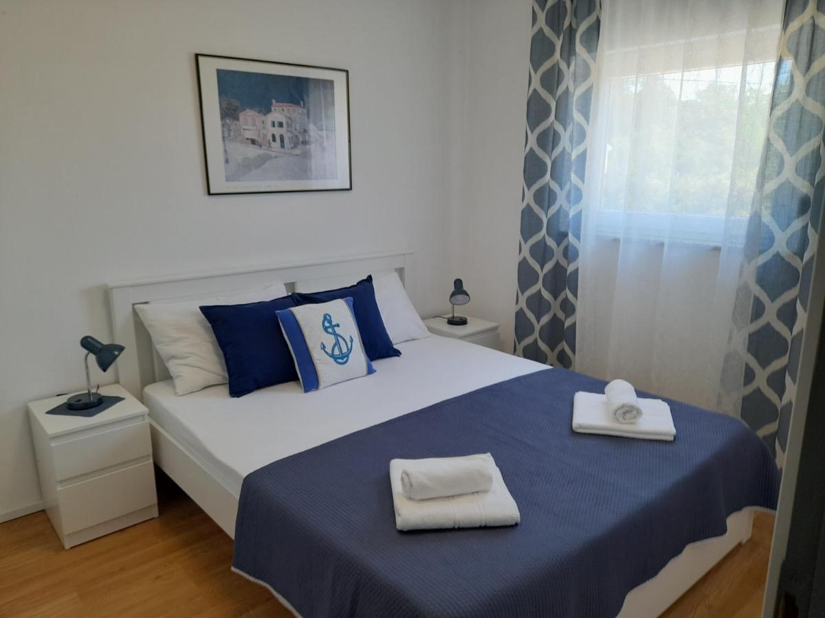 Apartman Prvi Red Do Mora Sveti Filip i Jakov Luaran gambar