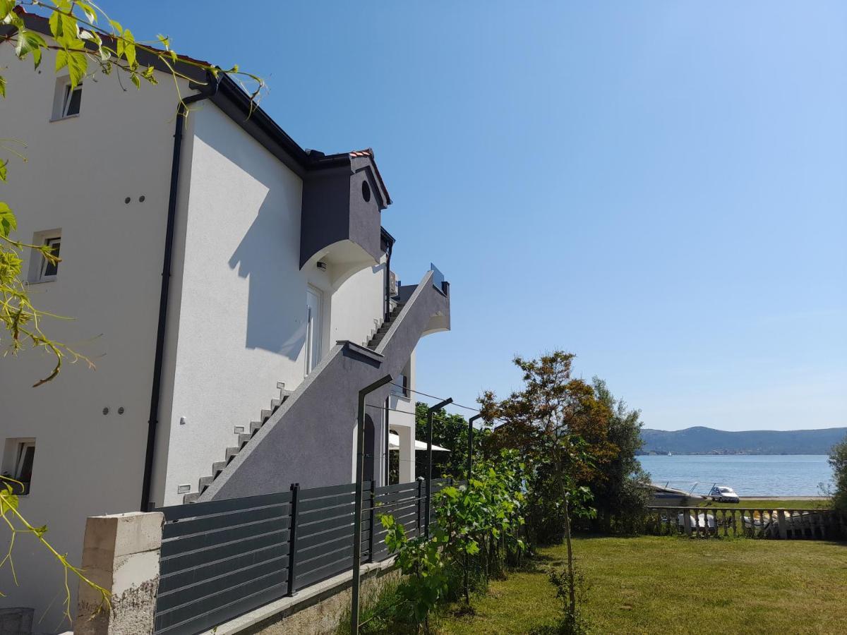 Apartman Prvi Red Do Mora Sveti Filip i Jakov Luaran gambar