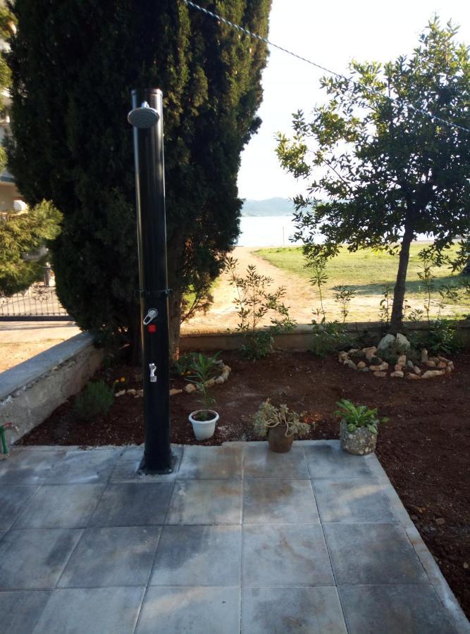 Apartman Prvi Red Do Mora Sveti Filip i Jakov Luaran gambar