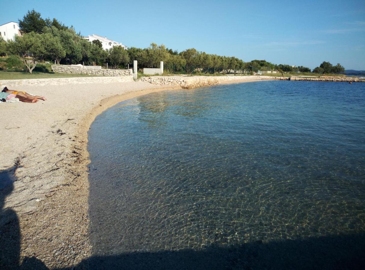 Apartman Prvi Red Do Mora Sveti Filip i Jakov Luaran gambar
