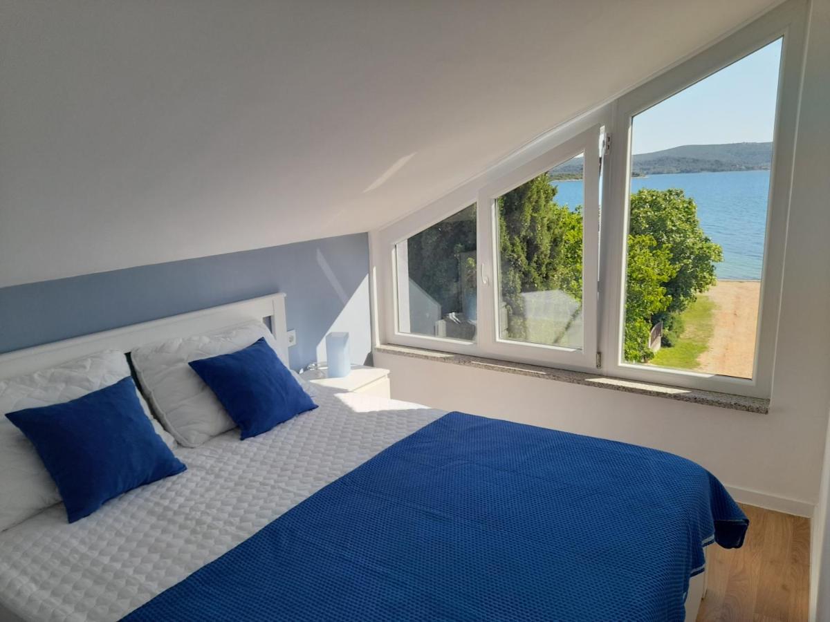 Apartman Prvi Red Do Mora Sveti Filip i Jakov Luaran gambar