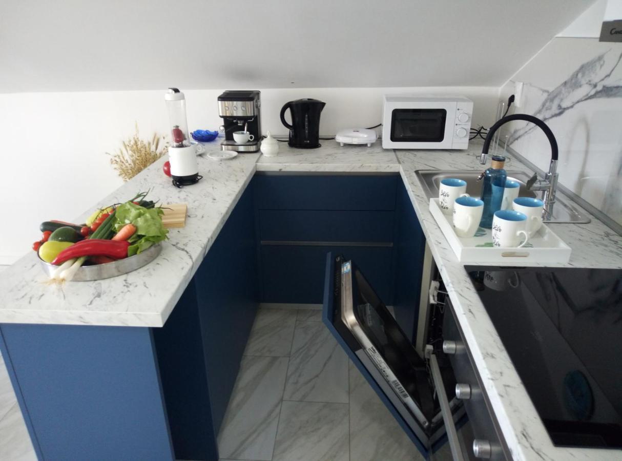 Apartman Prvi Red Do Mora Sveti Filip i Jakov Luaran gambar