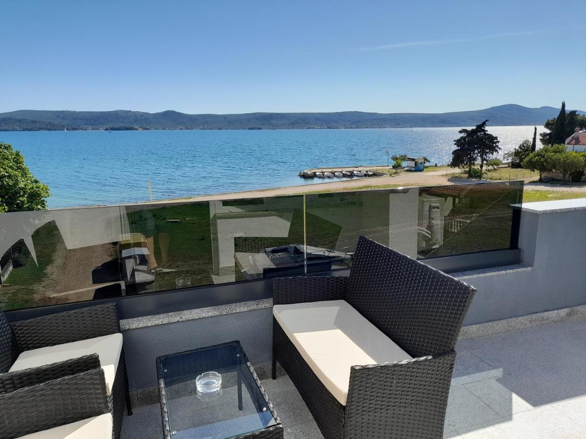 Apartman Prvi Red Do Mora Sveti Filip i Jakov Luaran gambar