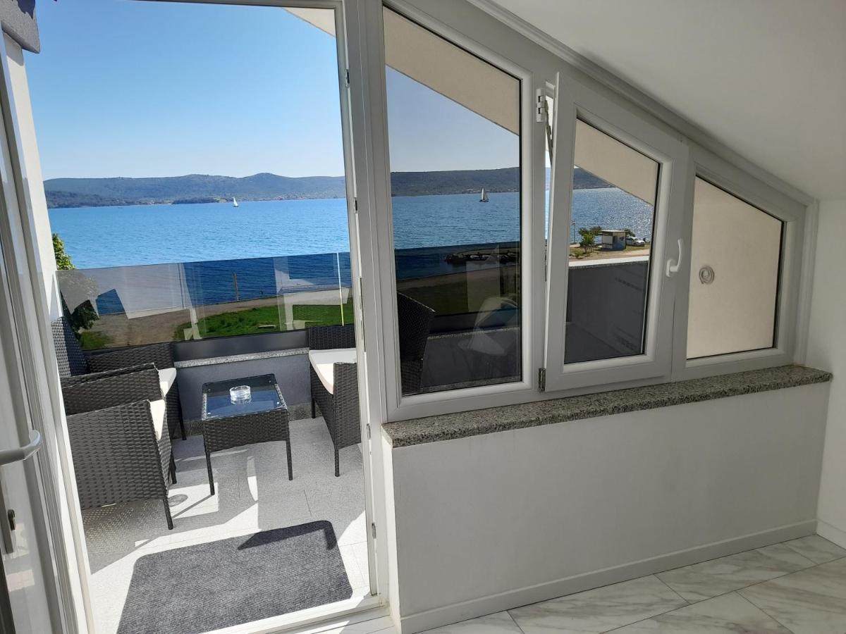 Apartman Prvi Red Do Mora Sveti Filip i Jakov Luaran gambar